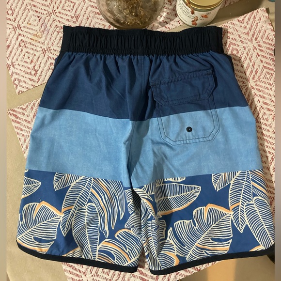 🏄🏼‍♂️Abercrombie Boys Swim Trunks  Size: 7/8 Color: Light Blue Pattern - Picture 3 of 15